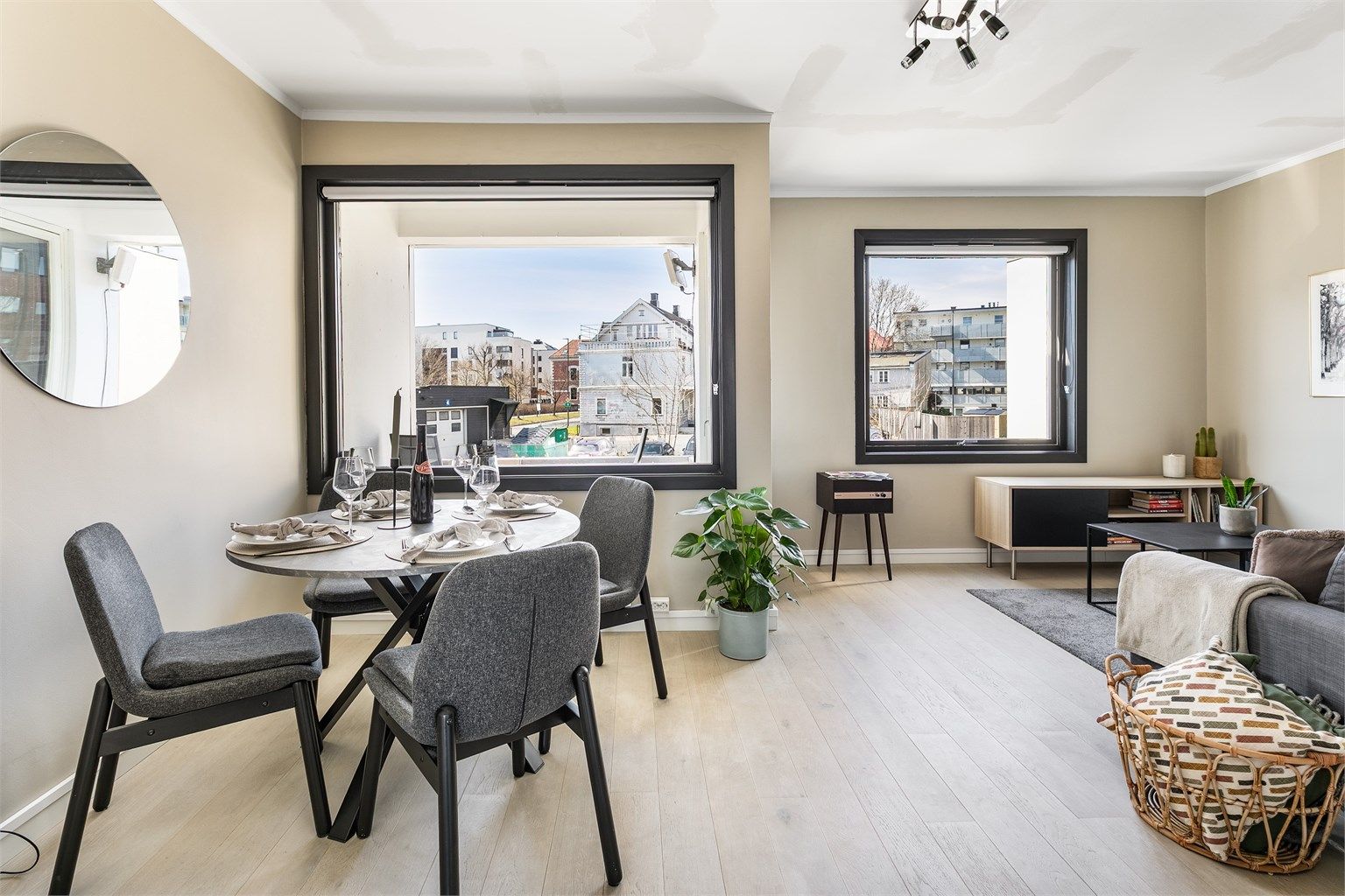 Velkommen til Kongens gate 27B - presentert av Krogsveen. 
Fotograf; Børge Oppegård.