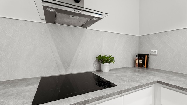 Nåværende eier har blant annet byttet benkeplate og veggplater.