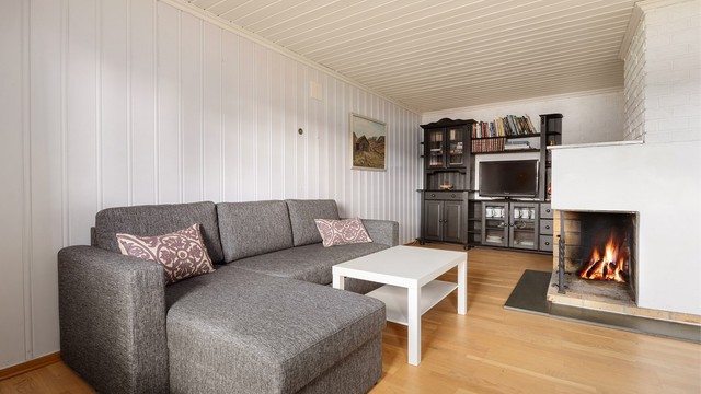 Den åpne teglsteinspeisen gir en lun varme.