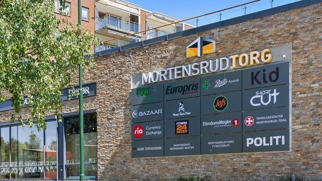 På Mortensrud Torg finner du blant annet dagligvare, apotek og vinmonopol.