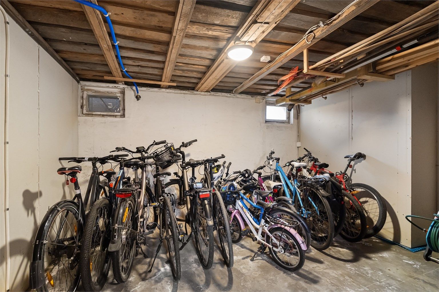 Felles sykkelparkering i kjelleren