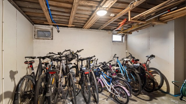 Felles sykkelparkering i kjelleren