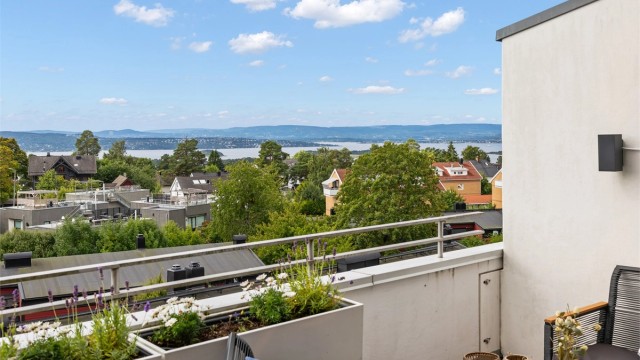 Fra leiligheten er det flott utsikt over Oslofjorden.