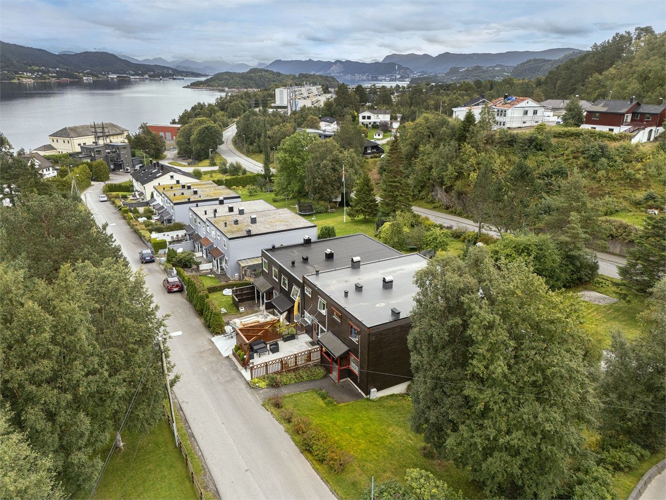 Beliggenhet i et etablert og barnevennlig område med gangavstand til Larsgården skole.
