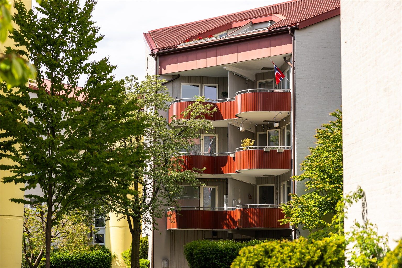 Leiligheten ligger i populære Valdresgata borettslag - øverst på Grünerløkka med "alt" du trenger i nærområdet.