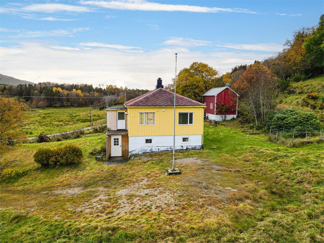 Tomten er på nesten 2,4 mål og har 0,2 mål fulldyrka jord