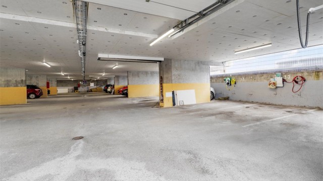Det er mulighet for leie av parkeringsplass etter ventelisteordning.