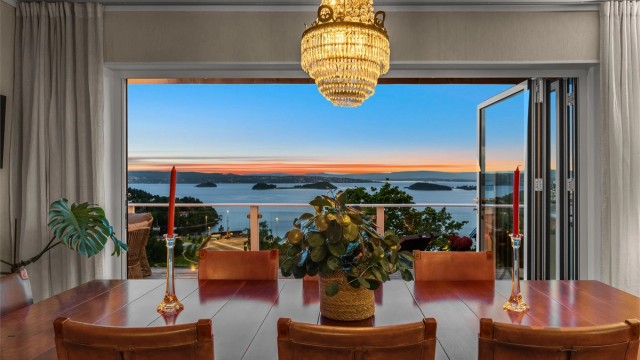 Velkommen til Bestemorstien 3 - Stor og flott enebolig | Fantastisk fjordutsikt | Solrikt | Garasje | Blindvei