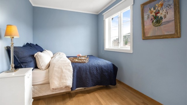 Ett av to soverom i andre etasje.