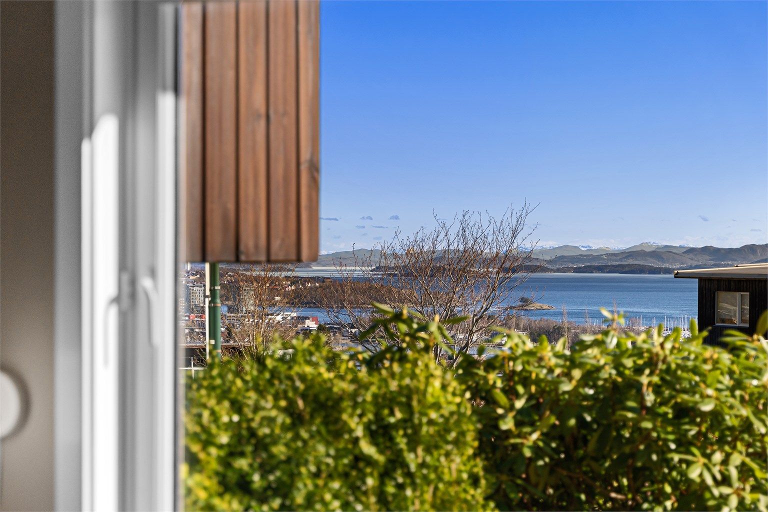 Herlig utsikt fra soverom nr 3.