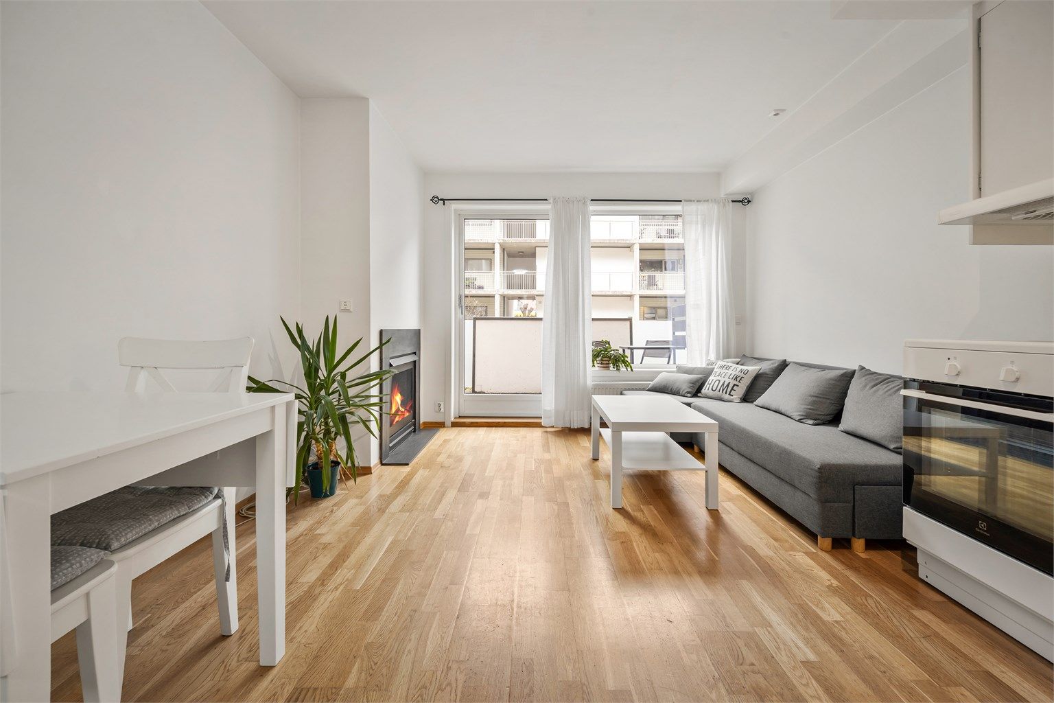 Utgang fra stuen til uteplass på balkong