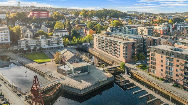 Området byr også på flotte turmuligheter, med spaserturer langs Ladestien, Nidelva eller den flotte promenaden mot Skansen. Det er meget gode bussforbindelser rett utenfor døren.
