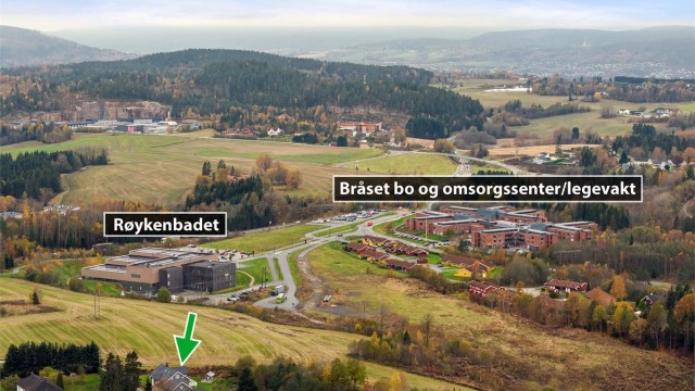 Det er planlagt fremtidig eiendomsutvikling på nedsiden av eiendommen - Se kart