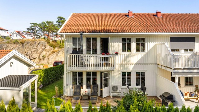 Stenane 19 presenteres av Amir Pedersen-Paydar i Krogsveen.