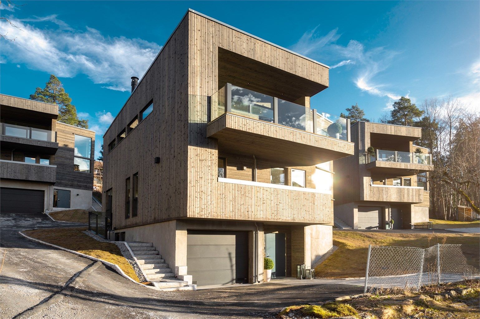 Velkommen til Åsdalsveien 34H! En nybygget, arkitekttegnet enebolig fra 2026, tegnet av anerkjente Strand/Løken arkitekter. (Ai generert bilde, kun illustrasjon)