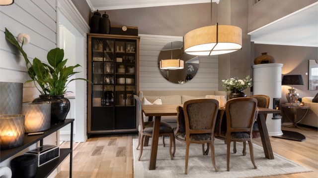 Spisestuen har god plass til et stort spisebord for hyggelige sammenkomster