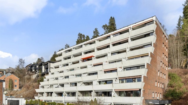 Leiligheten i toppetasjen (8. etg.) har terrassene nr. 2 og 3 fra høyre