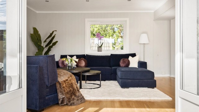 Stuen og spisestuen har downlights i tak.