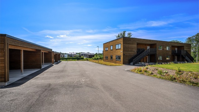 Eiendommen ligger i rolig og barnevennlig omgivelser i den nyeste delen av feltet på Engene.