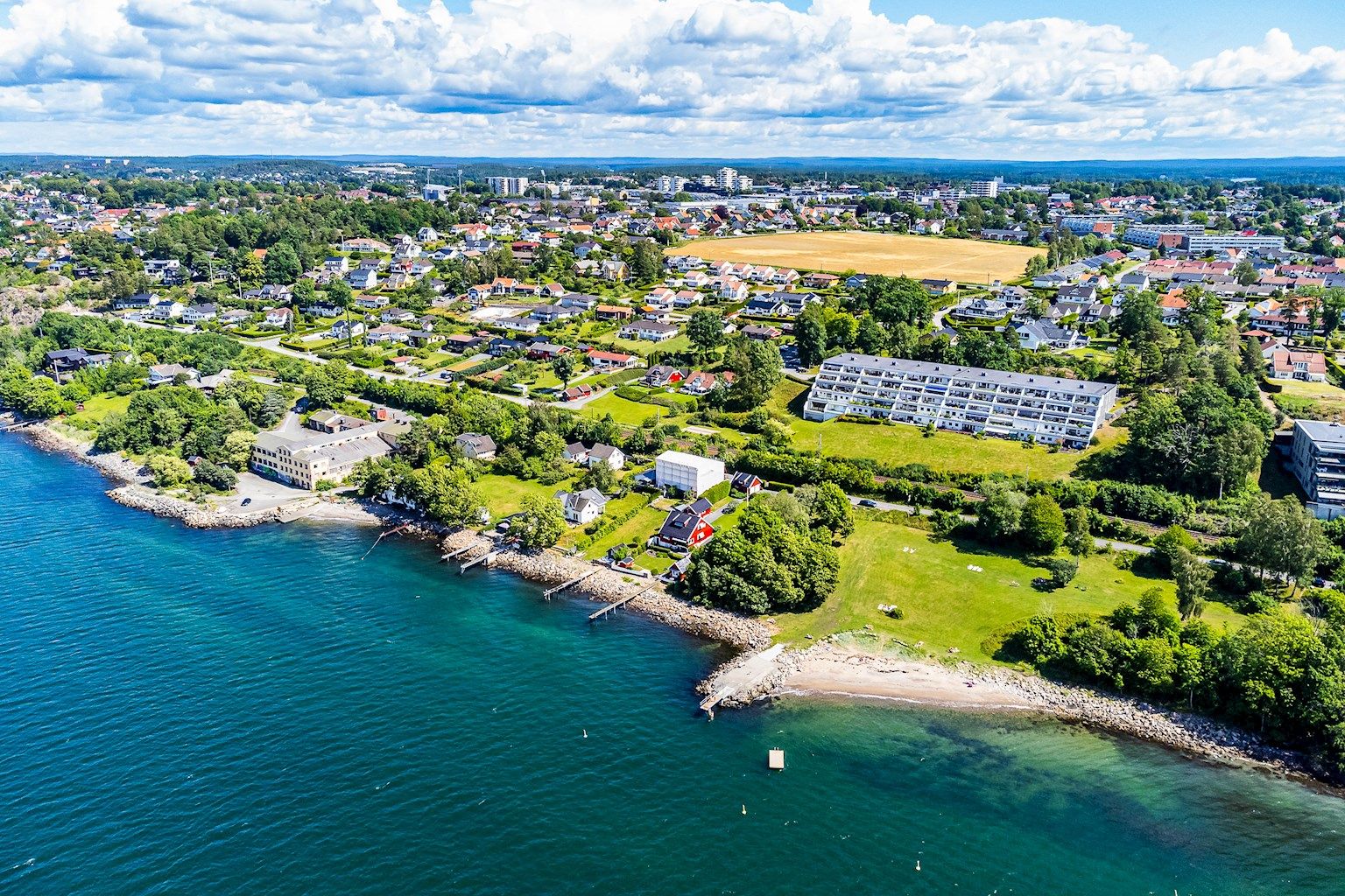 I Norrønaveien kan du bo sentralt og samtidig nyte godt av nærhet til sjøen og vakre turområder.