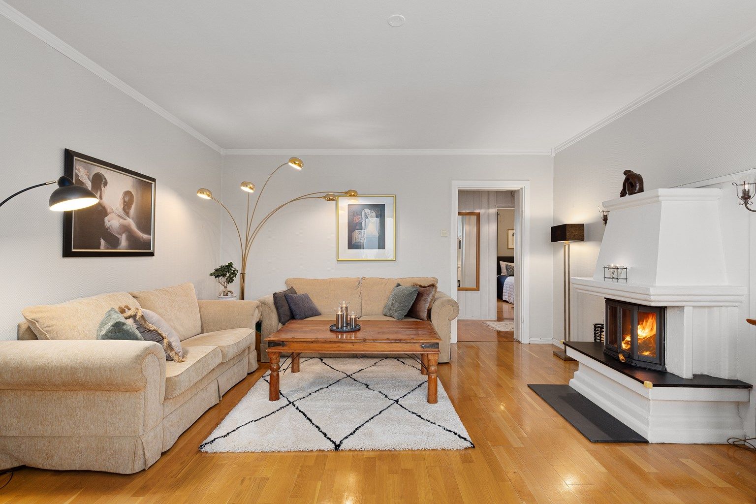 Velkommen til Myrerskogveien 28! En lys topp- og endeleilighet i herlige Myrer borettslag