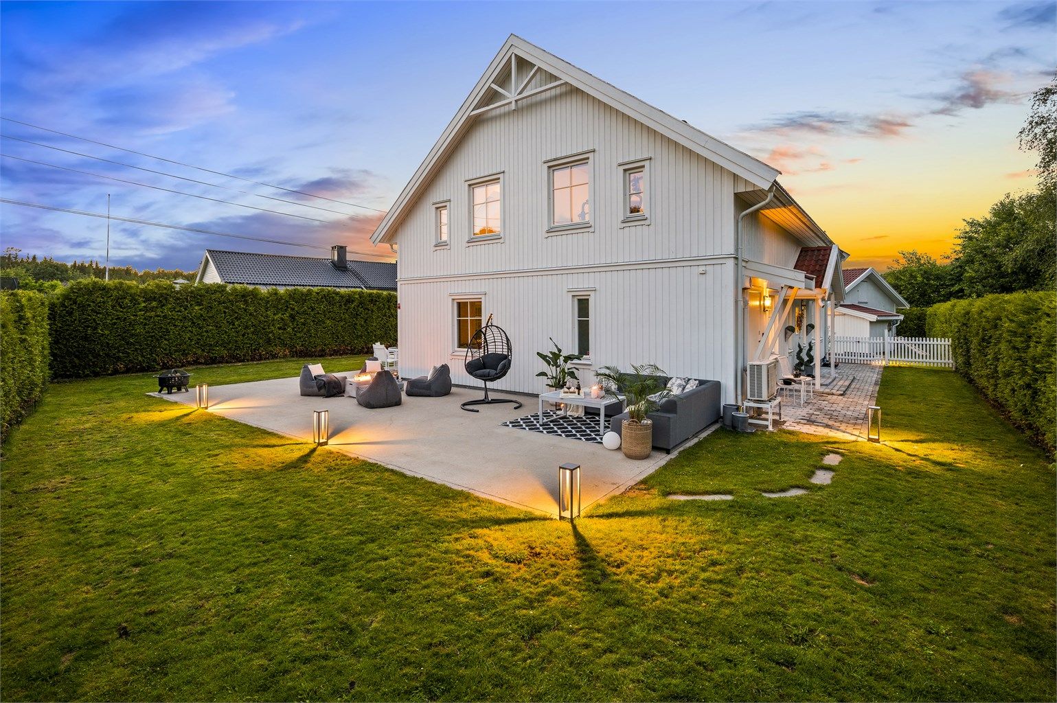 Denne boligen er perfekt for deg som ønsker å bo i en nyere familiebolig med nærhet til det aller meste du skulle trenge i hverdagen.