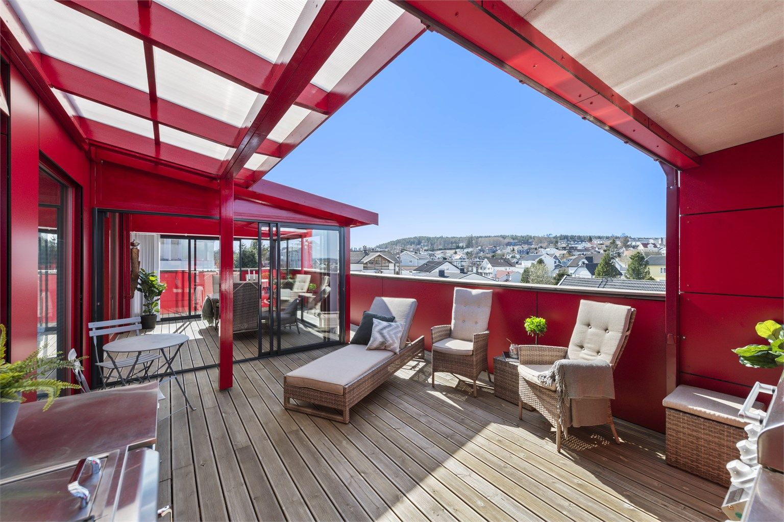 Vestvendt takterrasse med meget gode solforhold