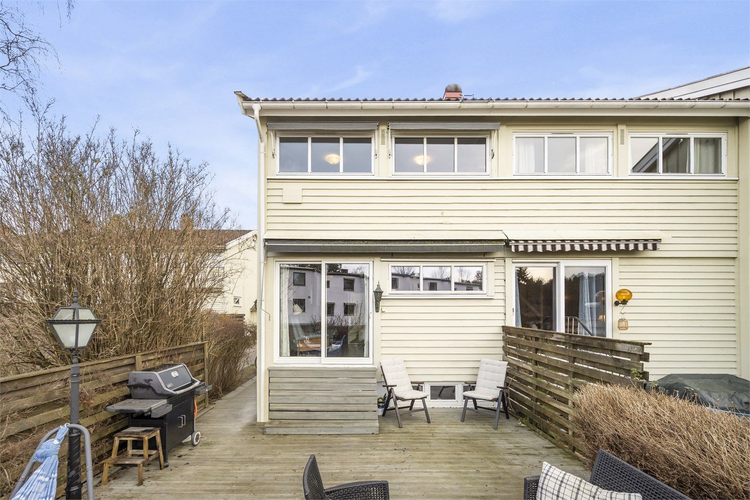 Fasaden sett fra hagesiden.