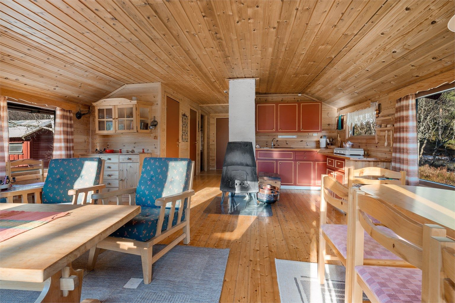 Åpen og sosial stue og kjøkken løsning 