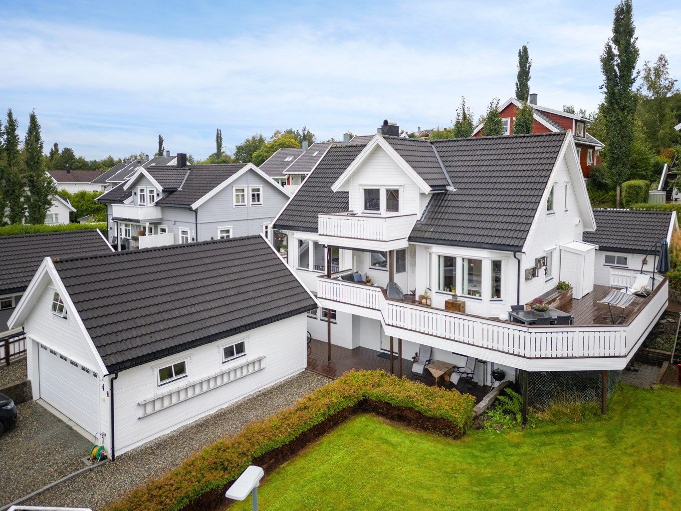 Velkommen til Nordekkervegen 4 - og denne flotte, innholdsrike eneboligen med sokkeleilighet i et attraktivt og barnevennlig boligområde i Klæbu! 