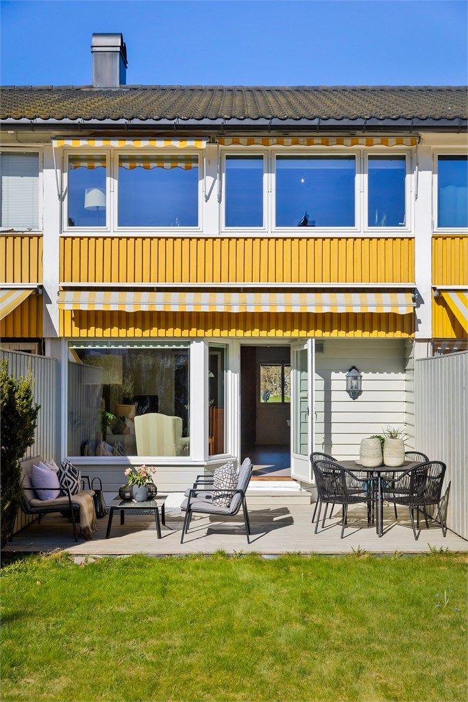 Et familievennlig rekkehus i et rolig og etablert nabolag på Tåsen, med en privat hage og stor markterrasse.