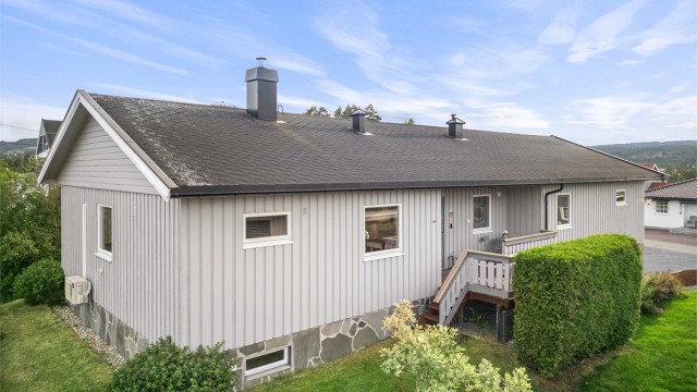 Pent oppusset enebolig med praktisk planløsning med alt på en flate