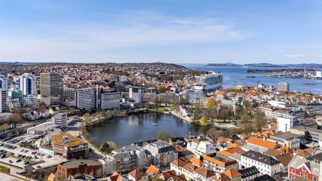 Eiendommen ligger i hjertet av Stavanger, med delvis utsikt over Breiavatnet.