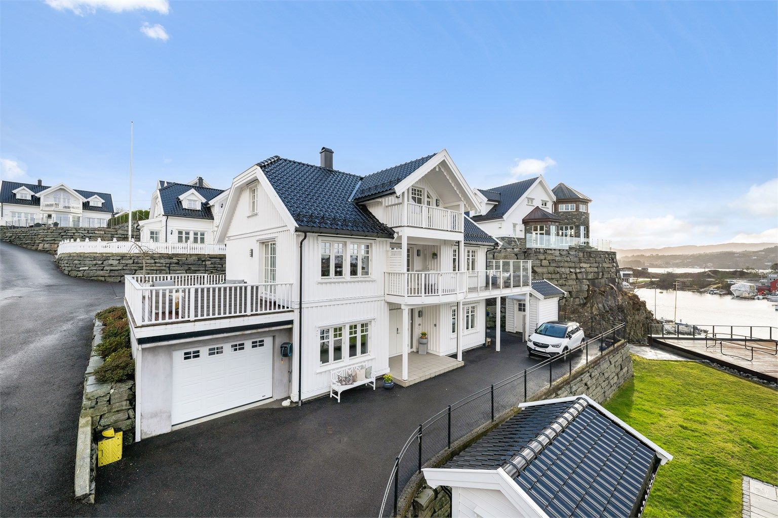 Velkommen til denne praktfulle boligen presentert av Fredrik Stuhr i Krogsveen 