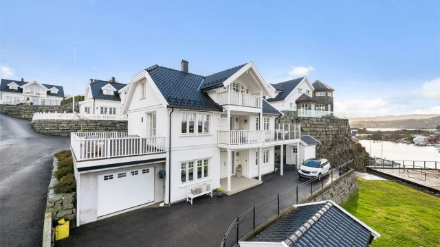 Velkommen til denne praktfulle boligen presentert av Fredrik Stuhr i Krogsveen