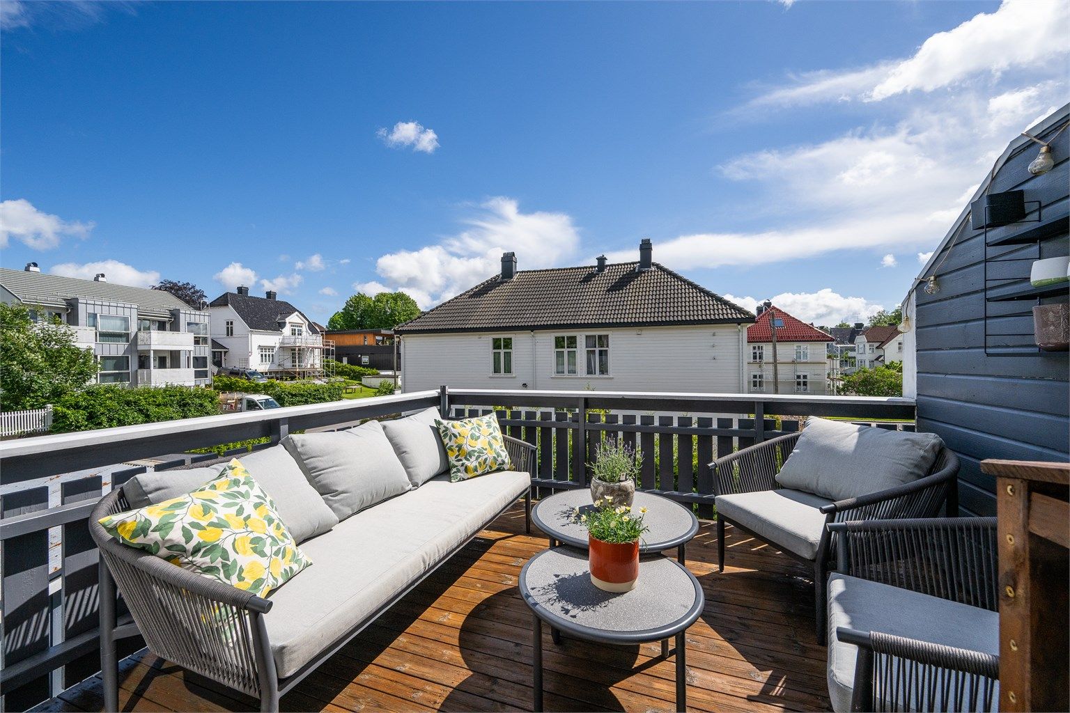 Sjarmerende leilighet med loft | Sentralt i Tønsberg | Sørvendt balkong | Garasje m/ elbillader