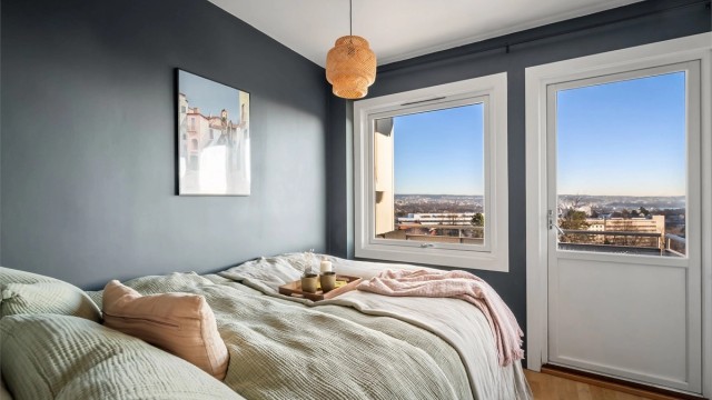 Fra soverommet er det utgang til balkong