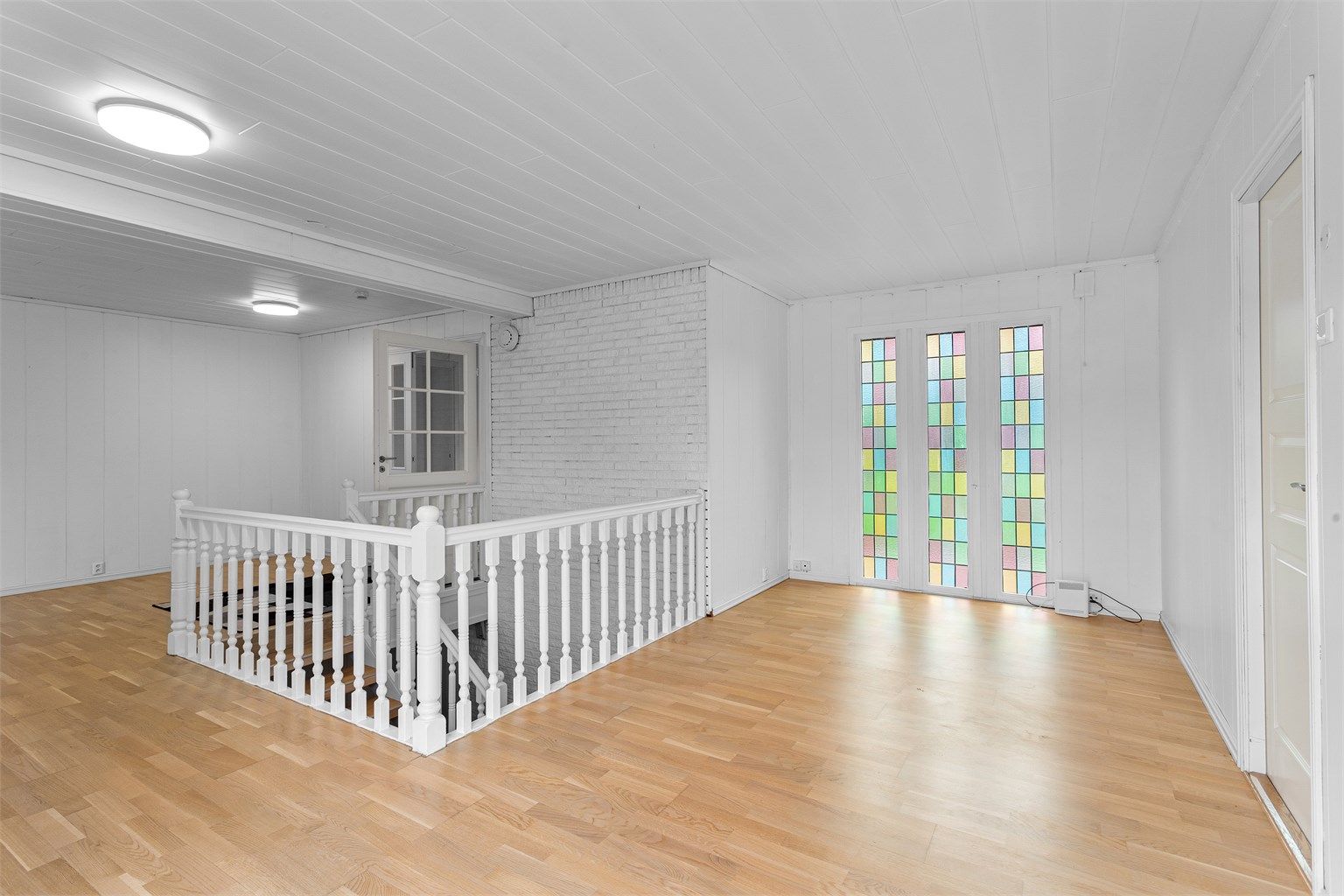 Gode muligheter for innredning av en ekstra stue eller en forlengelse av eksisterende stue.