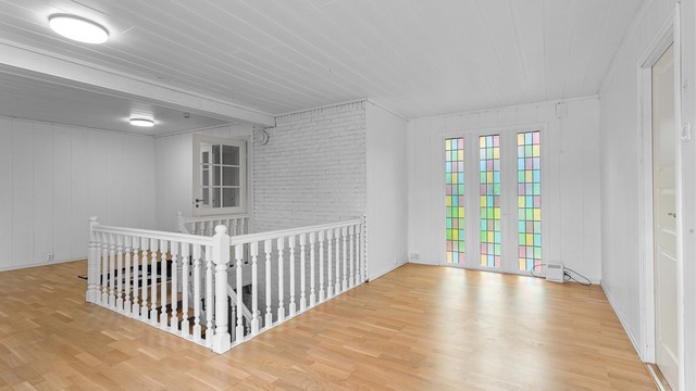 Gode muligheter for innredning av en ekstra stue eller en forlengelse av eksisterende stue.