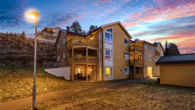 Eiendomsmegler Krogsveen v/Idriss Eliassy ønsker velkommen til Rødstrupeåsen 21