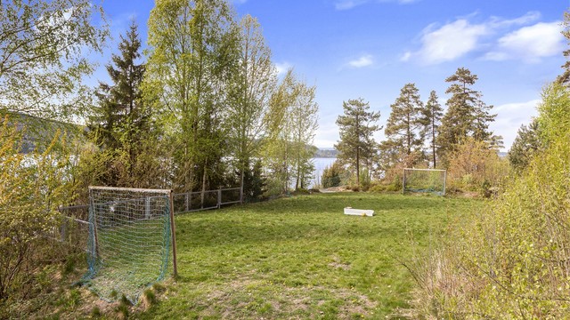 Liten fotballbane inne på hyttefeltet