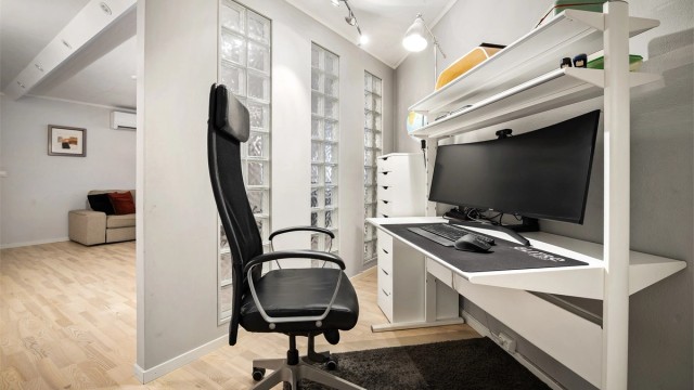 Kjellerstuen har innredet kontorplass i et delvis lukket område