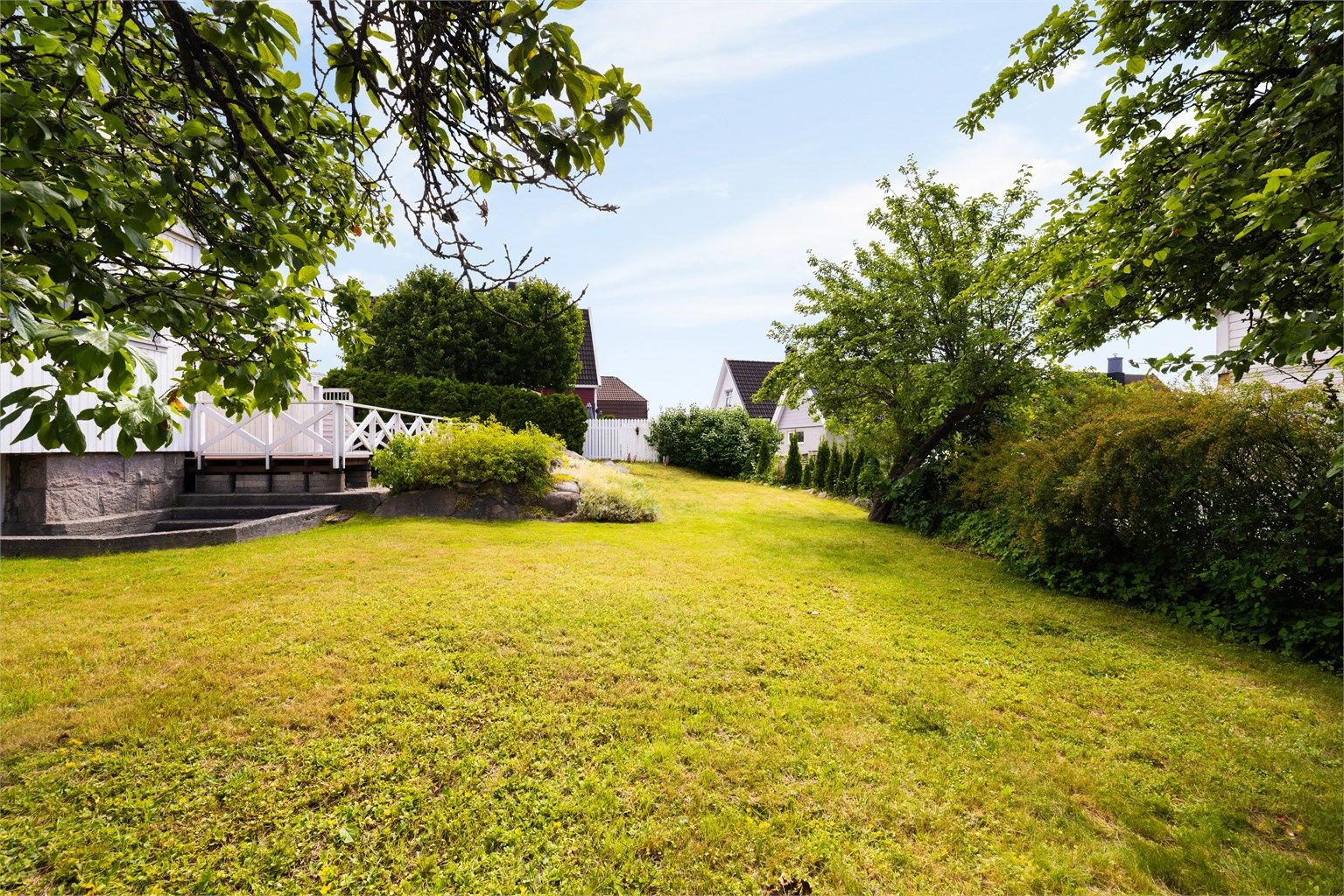 Boligen har i senere år vært benyttet som tomannsbolig. Annekset er i tillegg innredet med både kjøkken og bad.