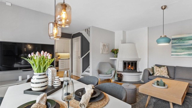 Et familievennlig rekkehus med en tilbaketrukket beliggenhet på populære Ellingsrud Vest. Foto: Pål Aanerud.