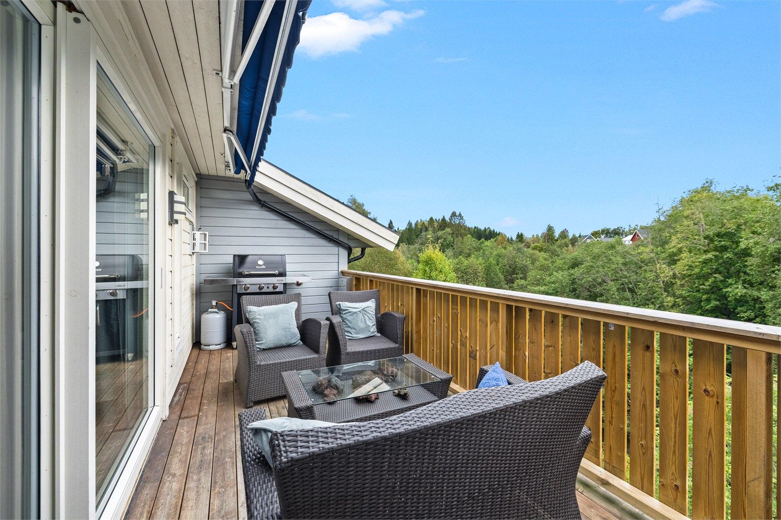 Eiendomsmegler Krogsveen v/ Madeleine Johnsen Thune ønsker deg velkommen til Folkeparken 13E!