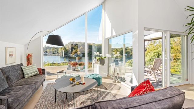 Nydelig utsikt fra stuen - Huset har gjennomgått en omfattende oppussing i 2015 og 2018