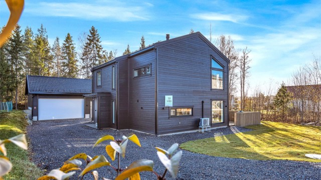 Eiendomsmegler Krogsveen v/ Frida Tørrishaug (t: 41631268) har gleden av å presentere Valsevegen 38!