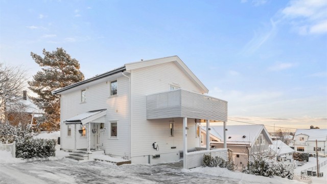 Velkommen til Kaptein Oppegaards vei 45A - Meget pen enebolig | Påbygget i 2014 | 5 sov. | Beliggende høyt og solrikt