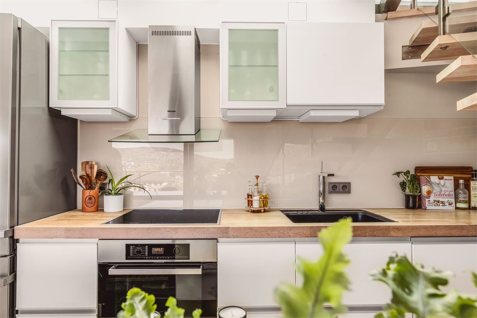 Moderne kjøkken fra Sigdal og hvitevarer fra Miele