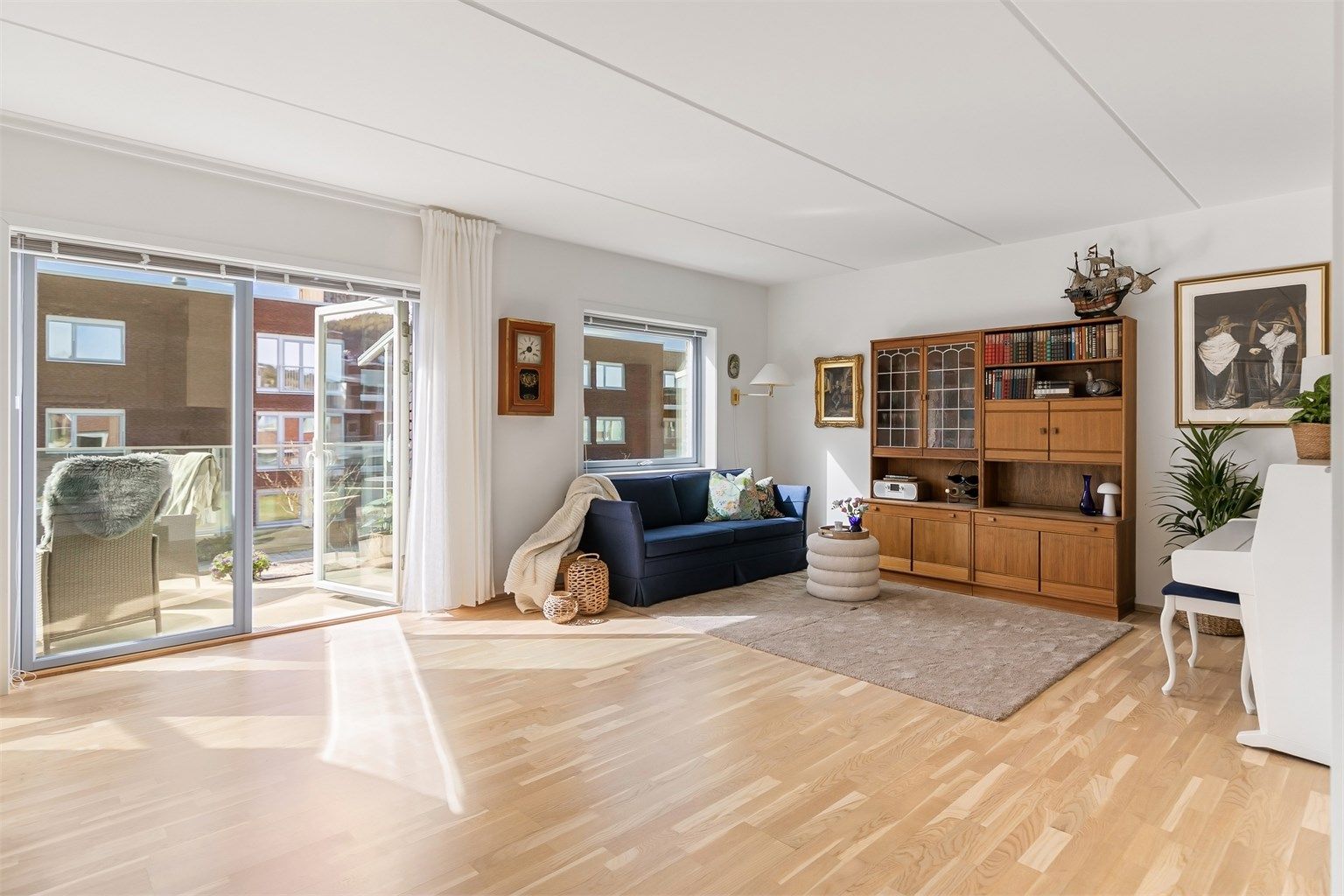 Leiligheten har en flott planløsning bestående av entré, to bad, to soverom, innvendig bod og stue/kjøkken